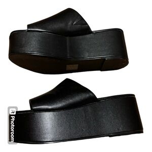 brand new never worn urban outfitters platform sandals